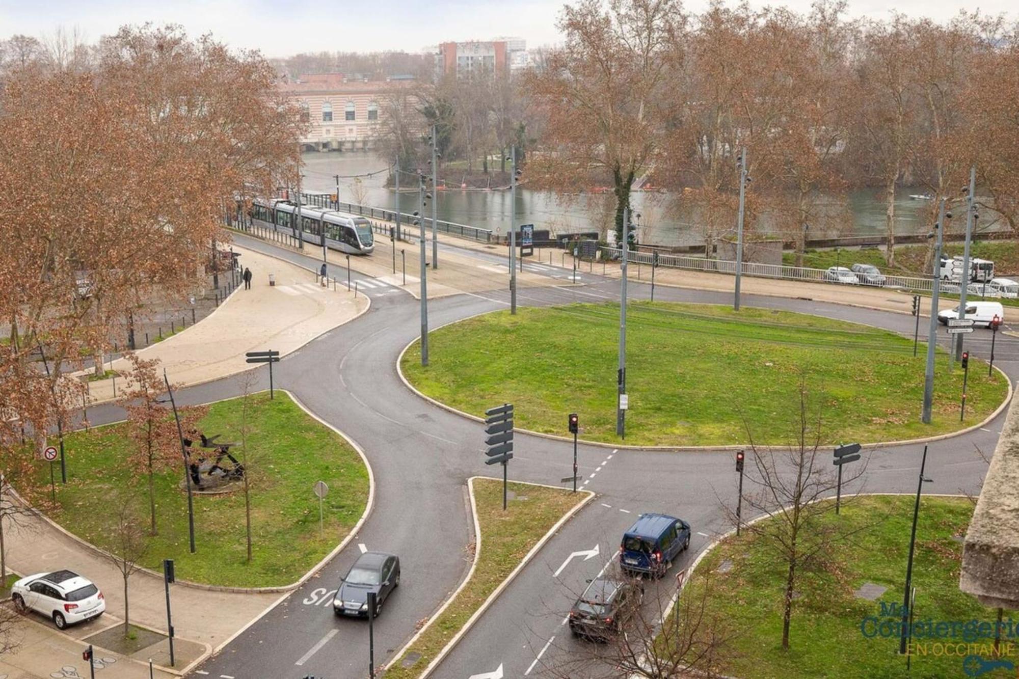 トゥールーズFac 5 Trammetro Vue Garonne Parkingアパートメント エクステリア 写真